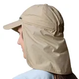 Gorro unisex color beige con protección solar UPF 50 y solapa para el cuello.