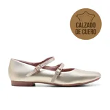 Zapato de cuero color cobre con dos tiras sobre el empeine y hebillas doradas. Taco bajo y punta redondeada.
