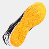 Championes Joma modelo Maxima Indoor para fútbol sala, color negro con detalles en blanco y suela de goma color caramelo. Presentan refuerzos en la puntera y sistema de ventilación.