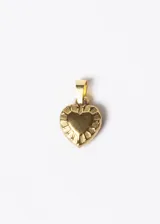 Dije dorado en forma de corazón facetado, con gancho para colgar.
