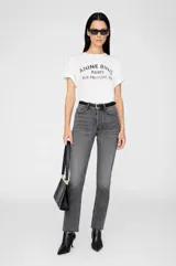 Remera blanca de algodón con cuello redondo y estampado frontal con el texto "ANINE BING PARIS RUE FRANÇOIS 1ER".