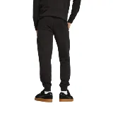 Pantalón de jogging negro Puma ESS con logo blanco estampado en el muslo izquierdo, cintura elástica con cordón ajustable y puños elásticos.