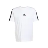 Remera blanca de corte clásico con mangas cortas y cuello redondo. Presenta el logo de Adidas bordado en el pecho y las tres tiras negras características de la marca en los hombros.