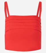 Blusa cropped sin mangas confeccionada en viscolino, color rojo, con escote recto, pliegues en el busto y breteles finos ajustables. Posee lastex en la espalda.