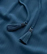 Pantalón pantacourt azul petróleo, de viscosa, con cintura elástica y lazo decorativo con borlas.