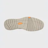 Zapato acordonado de cuero color marrón taupe, con suela FLX de EVA color beige y detalle de logo en el talón.