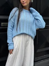 Sweater tejido de punto color rosa con diseño de ochos.