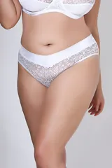 Bombacha de tiro alto, con tejido de encaje en color blanco y fundillo de algodón.