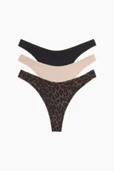 Pack de tres bombachas colaless de microfibra, tiro bajo con cintura en V y refuerzo interior. Incluye una bombacha negra, una color piel y una con estampado animal print de leopardo.