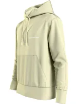 Buzo con capucha color crema, de felpa de algodón regenerativo. Tiene cordones ajustables, bolsillo tipo canguro y logo de Calvin Klein Jeans estampado en el pecho.