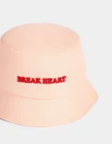 Piluso color rosa con la frase "Break Heart" bordada en rojo.