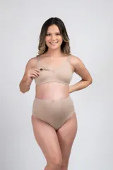 Soutién de algodón color piel, con detalles en puntilla y breteles con broches para lactancia.