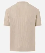 Remera de hombre color beige, corte slim fit, cuello redondo y manga corta. Tejido de punto acanalado texturizado.