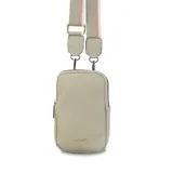 Phonebag color bordó con textura de cuero granulado, cierre superior, bolsillo trasero tipo sobre y correa regulable y desmontable de galón a rayas en tonos beige, blanco y bordó.