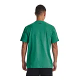 Remera celeste de Under Armour, corte clásico, mangas cortas y logo estampado en el pecho.