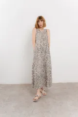 Vestido largo sin mangas de algodón con estampado animal print.
