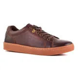 Zapato casual de cuero color marrón con cordones y suela de goma color caramelo.
