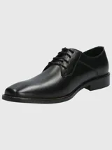 Zapato de vestir formal de cuero negro, con cordones y suela de goma.
