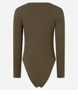 Body color marrón de poliamida seamless, con escote cuadrado y mangas largas. Tiene cierre con botones a presión en la entrepierna.