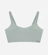 Soutien modelo top, color blanco, hecho en microfibra sin relleno, con aro, sin costura y con textura acanalada/trenzas.
