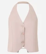 Blusa estilo chaleco color beige, de sastrería, con escote en pico, botones delanteros y espalda ajustable.
