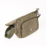 Bandolera color beige con diseño acolchado y correa de hombro verde.