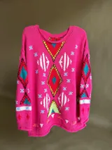 Sweater tejido de hilo color crema con diseño geométrico en rojo, azul, amarillo y verde.