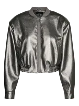 Campera bomber plateada de cuero sintético con cuello, puños y cintura elastizados.