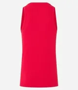 Musculosa negra de algodón acanalado, sin estampa y cuello redondo.