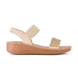 Sandalia casual beige con plataforma marrón, tira delantera con apliques dorados y tira trasera elástica.