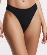 Bombacha de bikini celeste con textura acanalada y laterales de grosor medio.