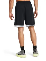 Short deportivo Under Armour negro con logo blanco en la pierna izquierda y doble línea blanca en el ruedo.