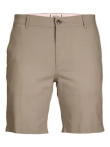 Short chino color beige de Jack & Jones, con fit regular y cierre de cremallera. Confeccionado en tejido elástico de alto rendimiento.