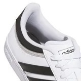 Championes Adidas Hoops 4.0 blancos con detalles en negro, con las tres tiras características de la marca en los laterales.