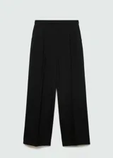 Pantalón negro de corte wide leg, tiro medio, con trabillas, bolsillos laterales y traseros. Cierre frontal oculto con botón, gancho y cremallera.