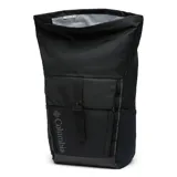 Mochila Columbia unisex color negro, modelo Convey III 27L. Confeccionada en poliéster resistente al agua, con cierre enrollable, capacidad de 27 litros y funda interna para laptop de 15 pulgadas. Cuenta con respaldo de malla transpirable, tirantes acolchados ergonómicos, cinta pectoral ajustable, dos bolsillos para botellas de agua y un bolsillo frontal con cremallera.