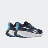 Championes de running Reebok Energen Tech Plus 2, color azul marino con detalles en celeste, blanco y naranja. Capellada de malla con revestimientos termosellados, cuello y lengüeta acolchados, plantilla Luxcomfort™, entresuela Floatride Fuel y suela de goma.