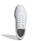 Championes Adidas Breaknet 3.0, color blanco con detalles dorados en el logo de la lengüeta. Diseño de corte bajo con tres franjas perforadas en el lateral y suela de goma.