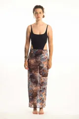 Body negro de lycra con breteles finos y corte cut out en los laterales.