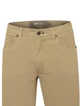 Pantalón de cotelé color beige, de corte recto y tiro medio.