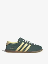 Championes Adidas Gazelle Lo Pro color verde con las tres tiras laterales en amarillo y suela de goma color caramelo.