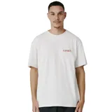 Remera blanca de algodón con diseño gráfico en el frente, corte clásico y manga corta.
