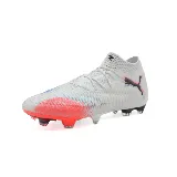 Championes de fútbol Puma Future 8 Ultimate FG, color blanco con detalles en azul, negro y naranja.