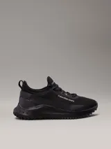 Zapatillas urbanas Calvin Klein Jeans modelo Eva Runner, color negro, confeccionadas en malla reciclada y material sintético, con logo en el lateral.