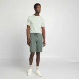 Remera verde jade de corte slim fit y cuello redondo.