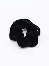 Colero de pelo negro de terciopelo con strass.