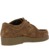 Zapato acordonado de cuero color marrón, con pespuntes decorativos y suela de goma.