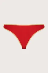 Calzón de bikini rojo con ribete dorado, de cobertura media y tiro alto.