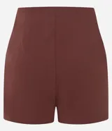 Short negro de tiro alto, corte recto y corto, con cierre lateral de cremallera.