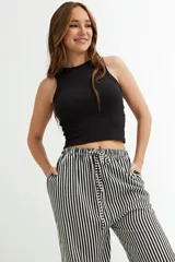 Pantalón palazzo de algodón a rayas verticales blancas y negras, con cintura alta y cordón ajustable.
